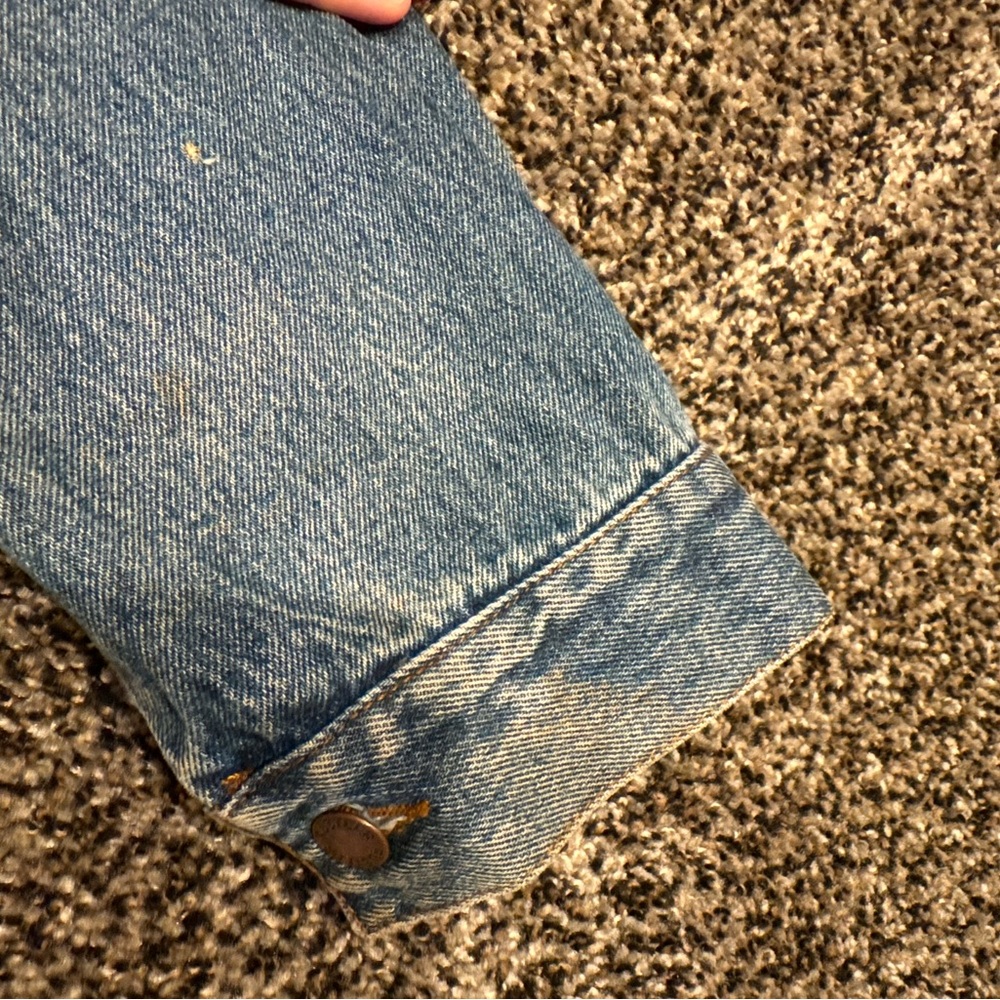 Perfectly worn distressed vintage Rustler Dark Wash Denim Jacket Size Large - Picture 4 of 7